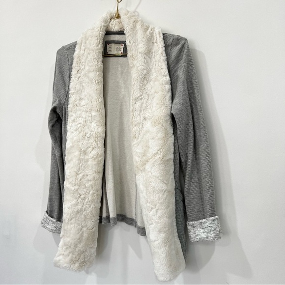 Anthropologie Ambrose Knit Jacket Gray Cream Cardigan Plush Collar Size Medium - Picture 9 of 10